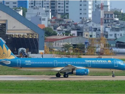 Vietnam Airlines nói gì về vụ việc khách ngã cầu thang khi xuống máy bay?